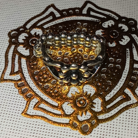 Ring - Picture 1 of 2